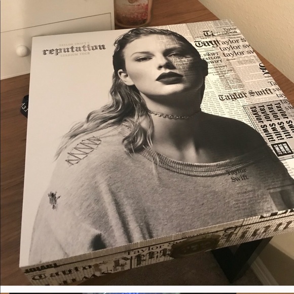 Taylor Swift vip backstage box - Picture 2 of 4